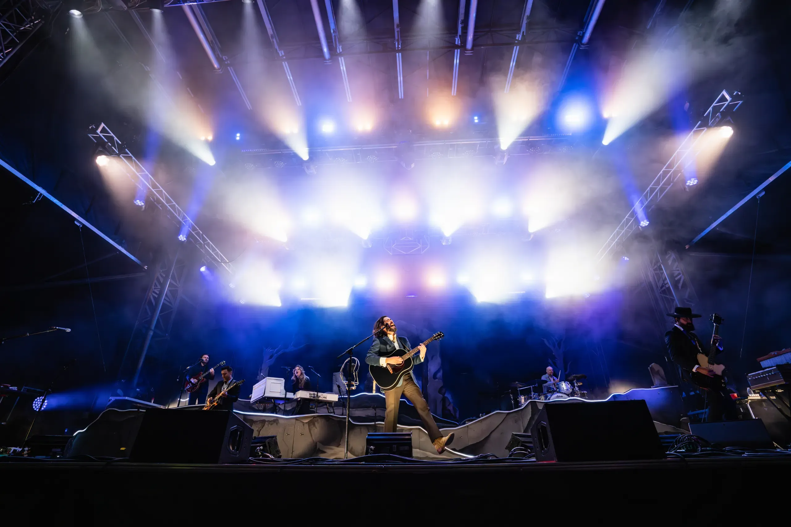 Molly Tuttle, Lukas Nelson, Dave Matthews and supporting band at Wildlands. Wide view of the crowd watching musicians take a bow onstage.